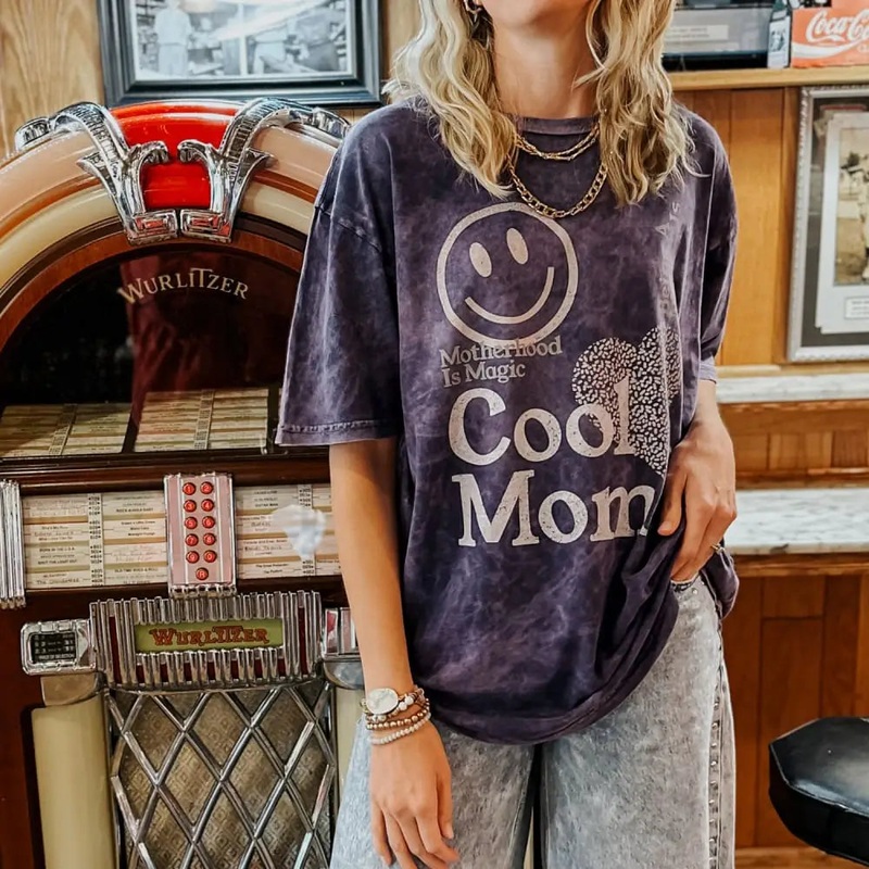 Mountain Moverz – She’s A Cool Mom Vintage Tee Small