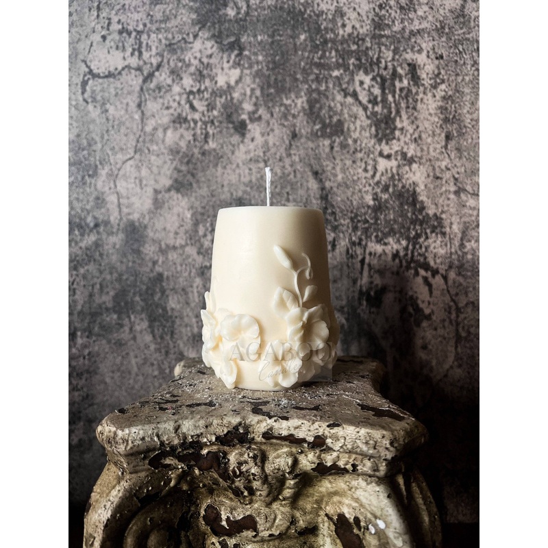 Vase With Flowers Candle: Peach / Blood Orange